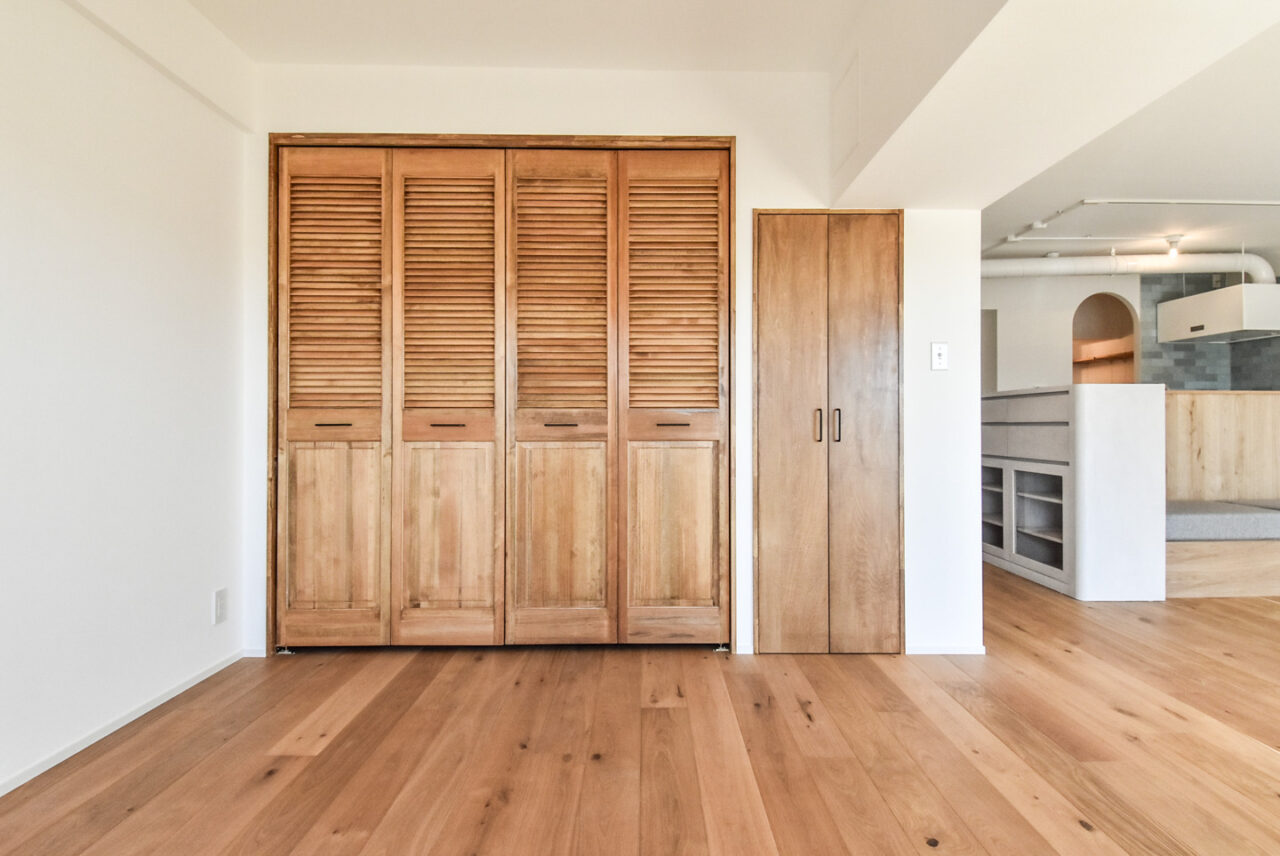 木製の収納扉