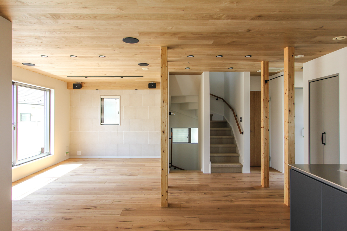 飽きのこない素材を使い、家族が居心地よく過ごせる家【東京都 目黒区 マンションリノベーション】