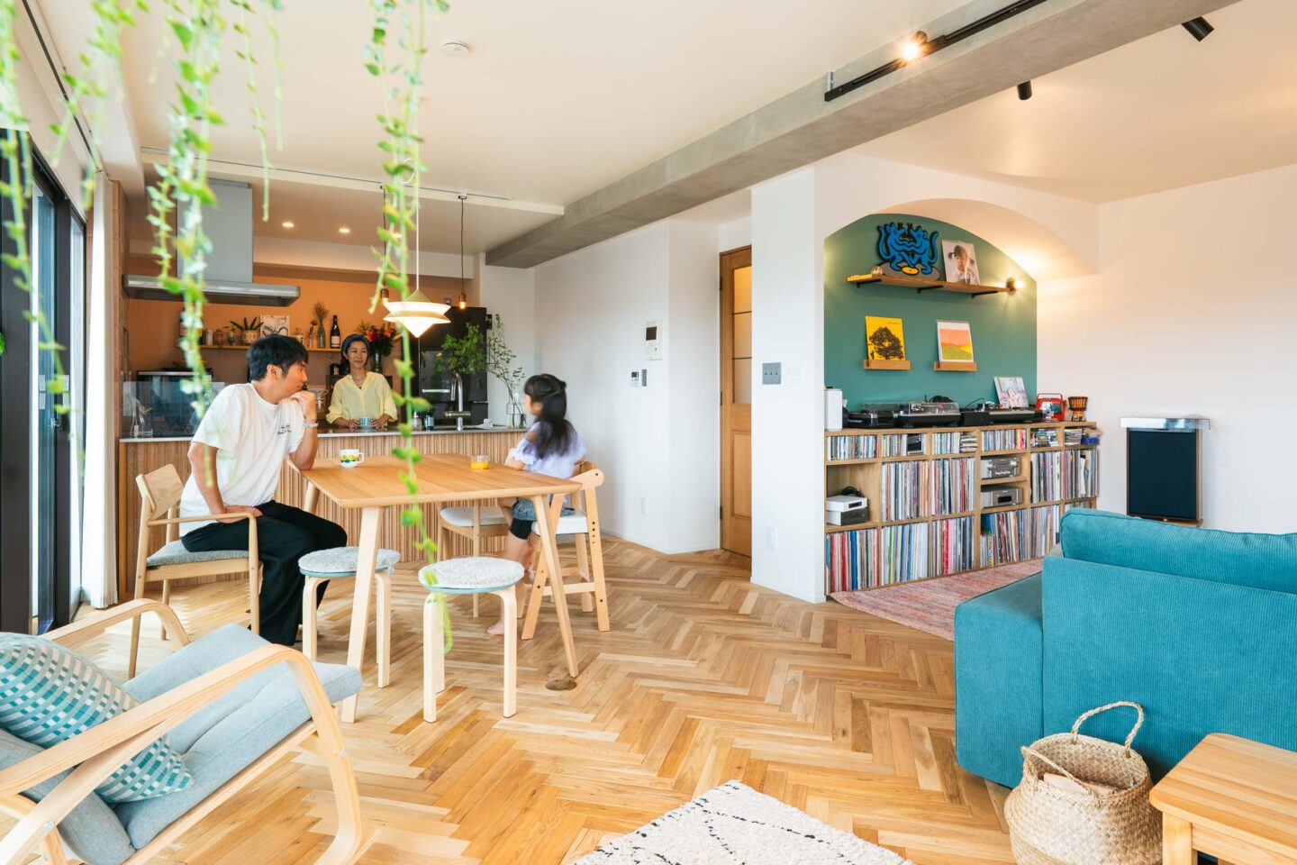 扉も壁も、ニュアンスカラーで自由に遊ぶ。【神奈川県川崎市 マンション リノベーション】