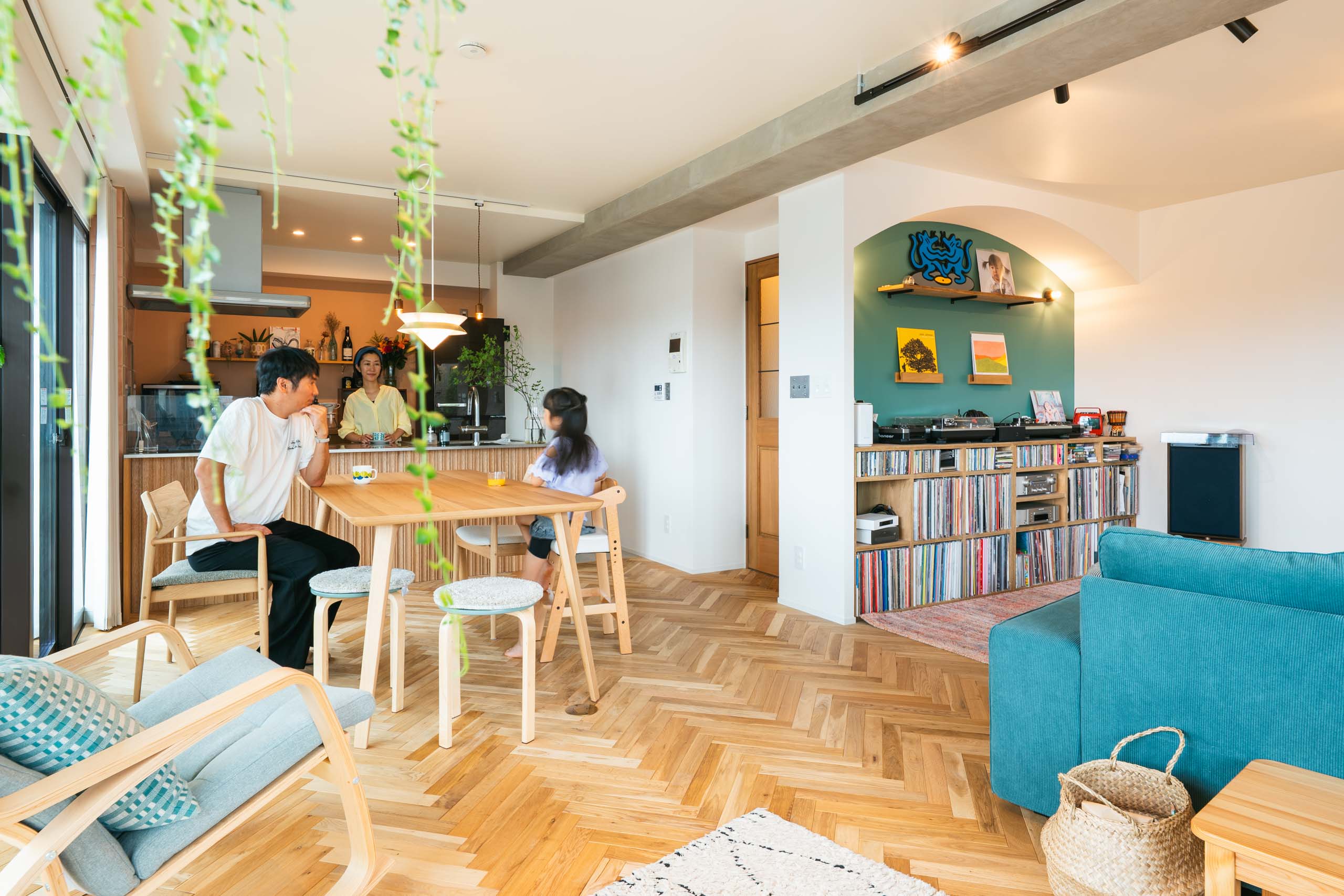 扉も壁も、ニュアンスカラーで自由に遊ぶ。【神奈川県川崎市 マンション リノベーション】