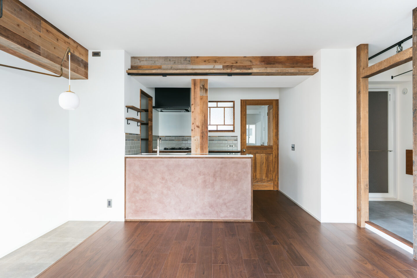 やさしい光と素材に包まれて。レトロが香る住まい【東京都品川区 マンションリノベーション】